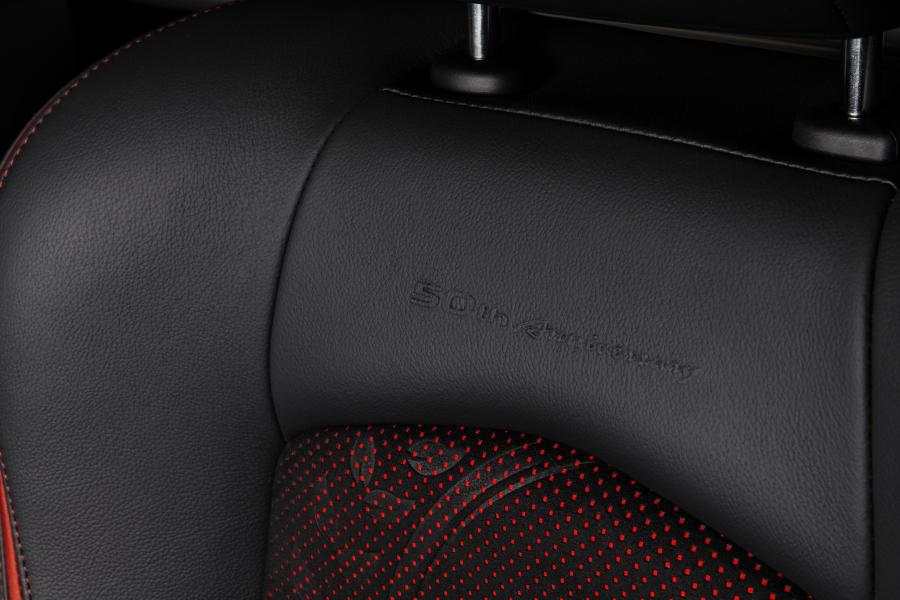 Детали интерьера Nissan 370Z 50th Anniversary (Z34) 2019 года  (NA) (фото 22 из 29)